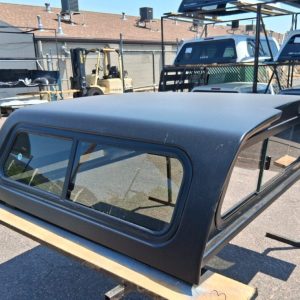 LEER 100R Mile High Deluxe Topper - Toyota Tacoma - Image 4