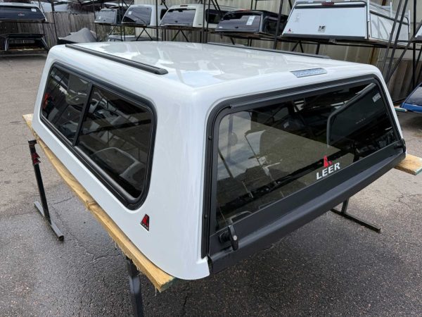 IMG_7686 Used white LEER 100XR topper on a Chevrolet Silverado 1500
